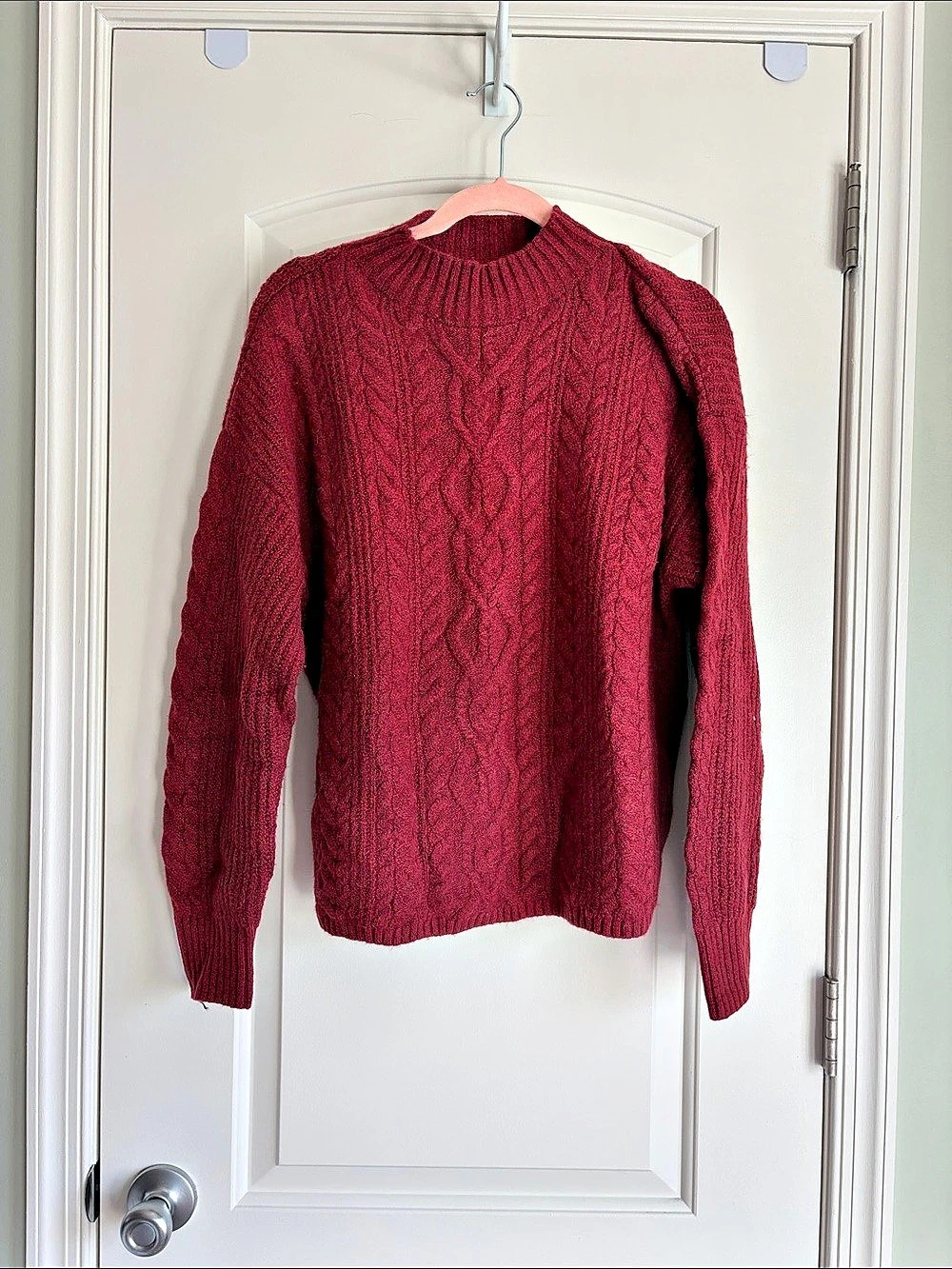 Old Navy Cable Knit Sweater in Red Size Large Like New